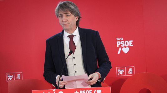 El secretario provincial del PSOE y alcalde de Soria, Carlos Martnez, durante una rueda de prensa