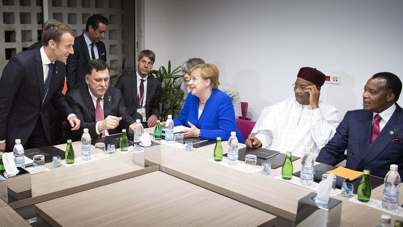 La cumbre euroafricana acuerda evacuar de urgencia en Libia a los migrantes víctimas de la trata de personas