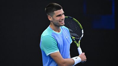 Alcaraz evita a Sinner hasta la final en el Abierto de Australia y tendr a Djokovic y Zverev en su camino