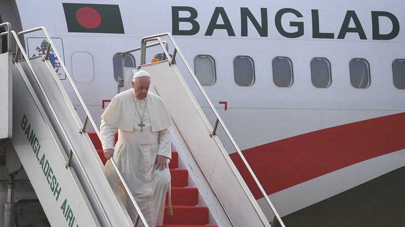 El papa llega a Bangladés tras dejar Birmania sin mencionar a los rohinyá