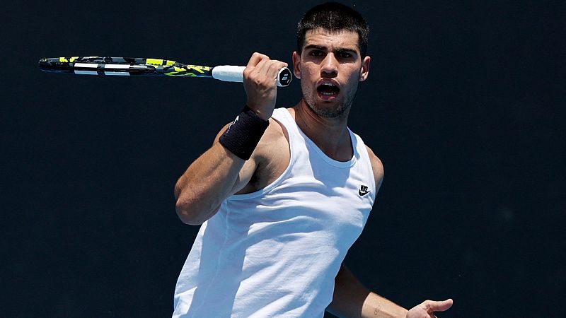 Carlos Alcaraz gana a Popyrin en su último partido antes del Open de Australia