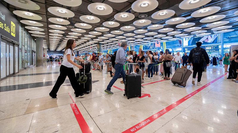 Barajas, El Prat y otros aeropuertos de Aena alcanzan récords con casi 370 millones de pasajeros en 2024