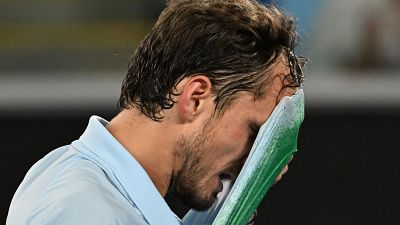 Medvedev cae en Australia ante un sorprendente Tien y Carreo se despide contra Shelton