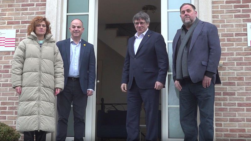 Puigdemont i Junqueras intenten refer ponts a Waterloo