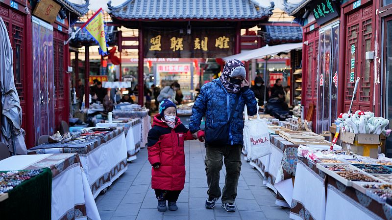 La población de China cae por tercer año consecutivo y se reduce en 1,39 millones de personas en 2024