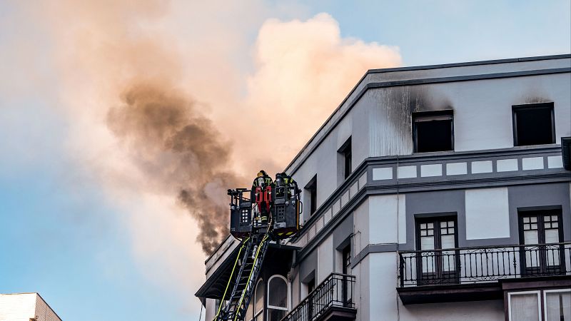 Dos muertos y dos heridos en un incendio en un edificio del centro de Santander