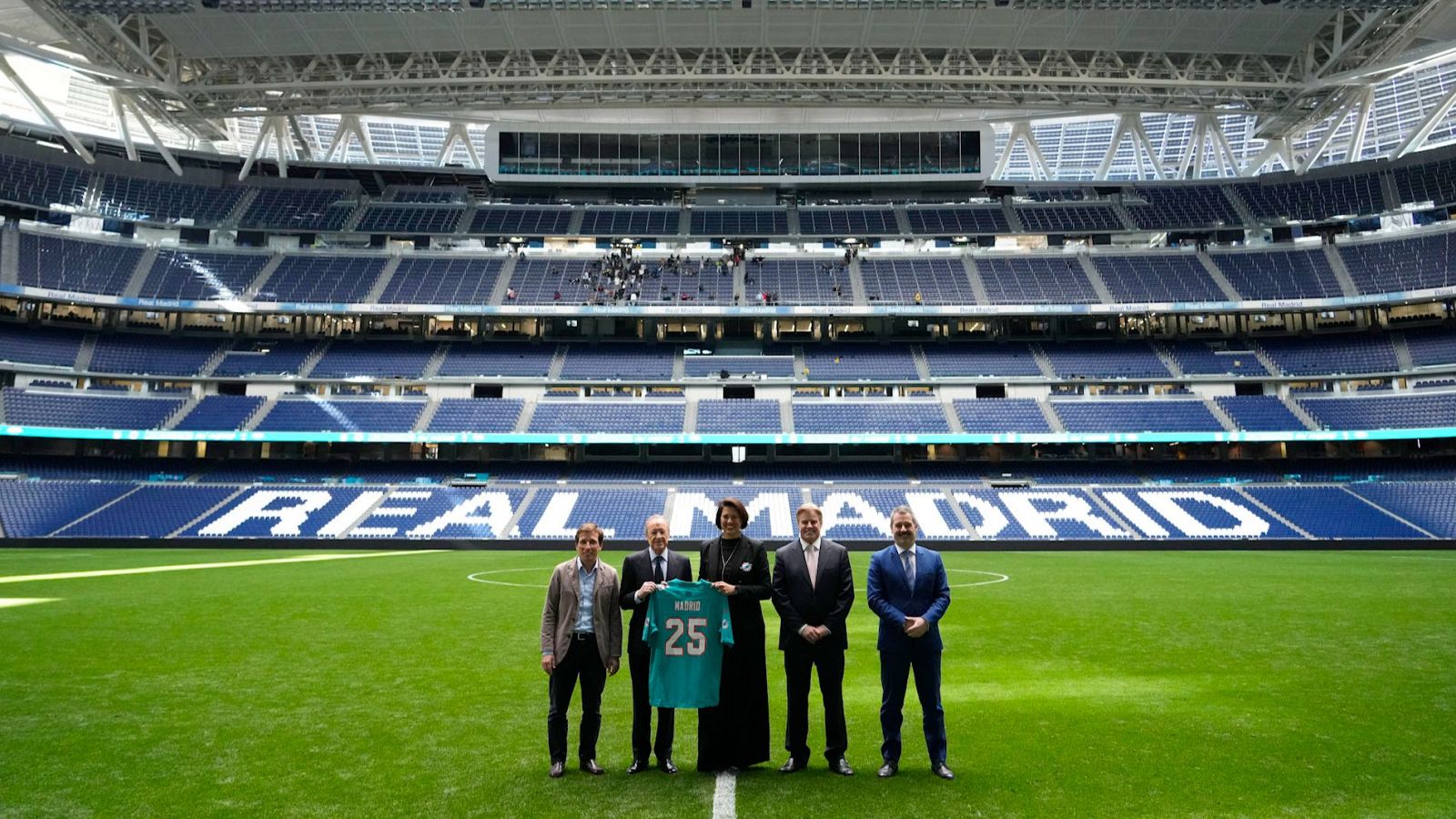 Los Miami Dolphins de la NFL jugarán en el Santiago Bernabéu - Telediario 1 | Ver