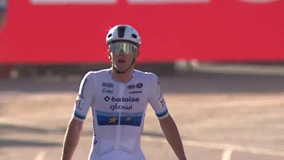 El belga Thibau Nys logra la victoria en la Copa del Mundo de ciclocross disputada en Benindorm