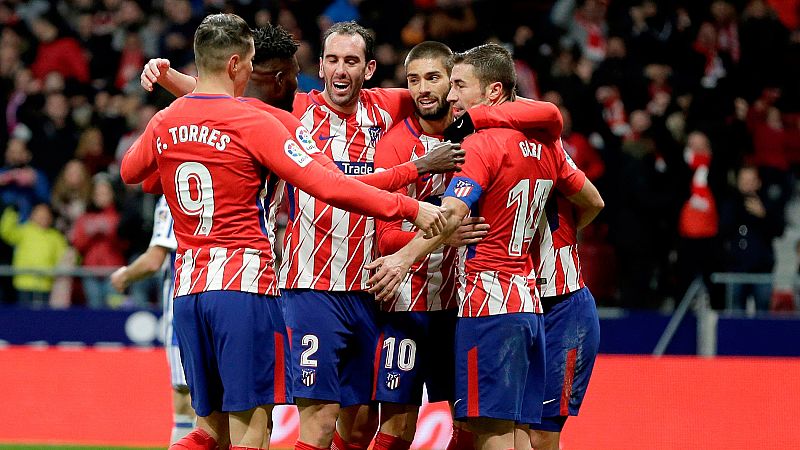 El Atlético se suma a la puja por la Liga y el Madrid vuelve a tropezar