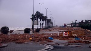 Pla general dels efectes que ha tingut el temporal Gloria a la vora del mar a l'Ampolla (ACN)