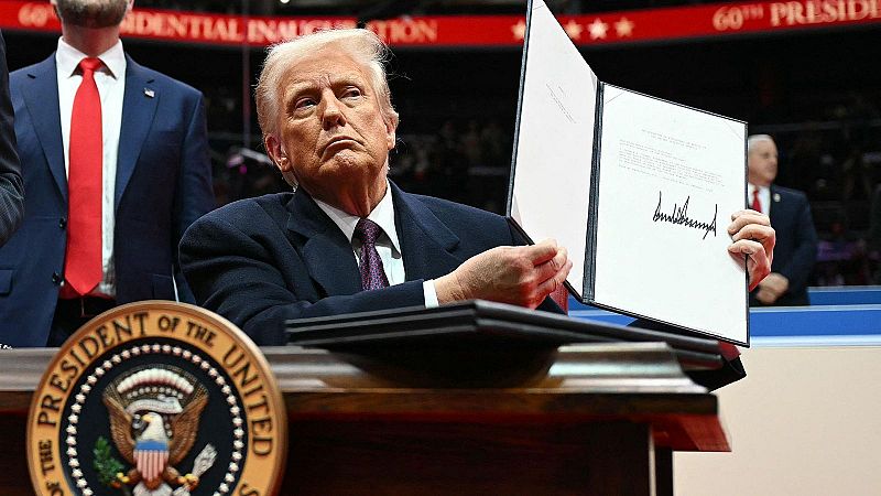 La salida de Trump del Acuerdo de París, una "mala noticia" que no frenará el avance "imparable" de las renovables