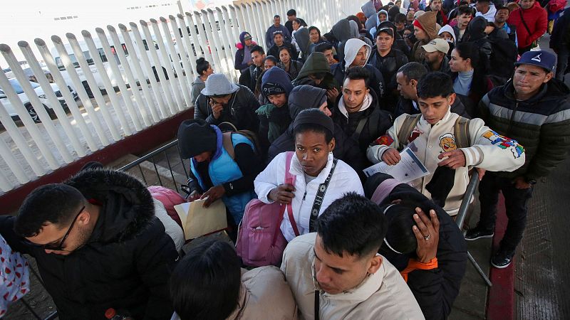 Varados en la frontera de México tras las medidas antimigratorias de Trump: "Estamos listos para resistir"