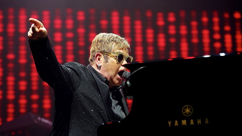 Elton John revive en Barcelona sus dorados años 70, con fuerza y contundencia