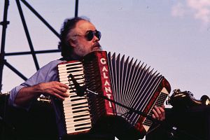 El msico Garth Hudson en un concierto de The Band en Arrowhead Ranch, ubicado en Arizona, en 1991.