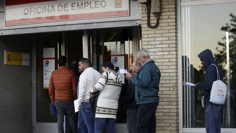 El adelanto de algunas contrataciones navideñas deja la subida del paro de noviembre en 7.255 personas