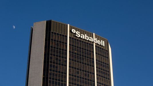 Fachada de la sede del Banco Sabadell en la Avenida Diagonal de Barcelona