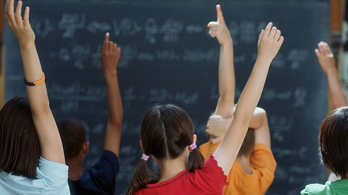 Imagen de varios nios en una clase