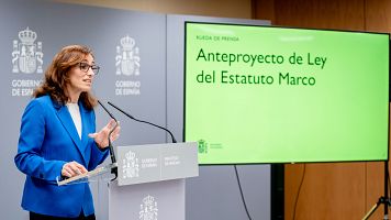 La ministra de Sanidad, Mnica Garca, durante una rueda de prensa, tras la reunin del mbito para abordar el Anteproyecto de Ley del Estatuto Marco, en la sede del Ministerio