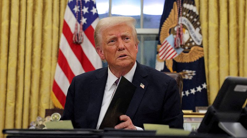 Un juez federal bloquea temporalmente la orden de Trump de acabar con la ciudadanía por nacimiento en EE.UU.