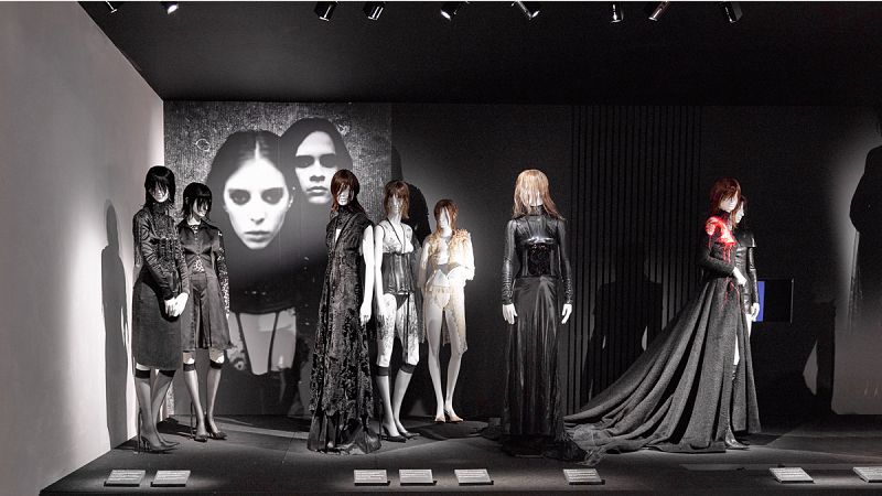 Olivier Theyskens, la belleza oscura