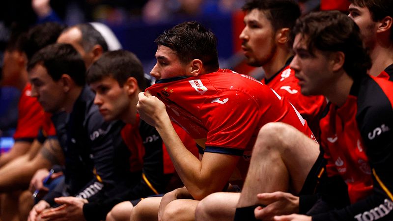 Banquillo de la seleccin espaola de balonmano durante el partido ante Portugal en el Mundial 2025