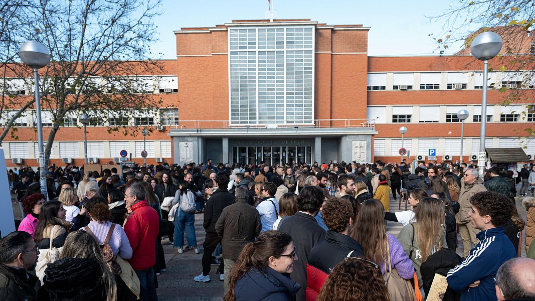 Ms de 32.200 aspirantes optan a 11.943 plazas en el examen MIR 2025