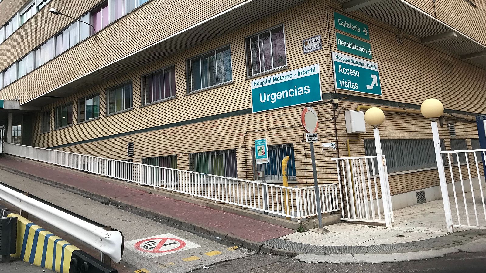 Un brote de meningitis en un colegio de Zaragoza deja cuatro personas ingresadas - Telediario 1 | Ver