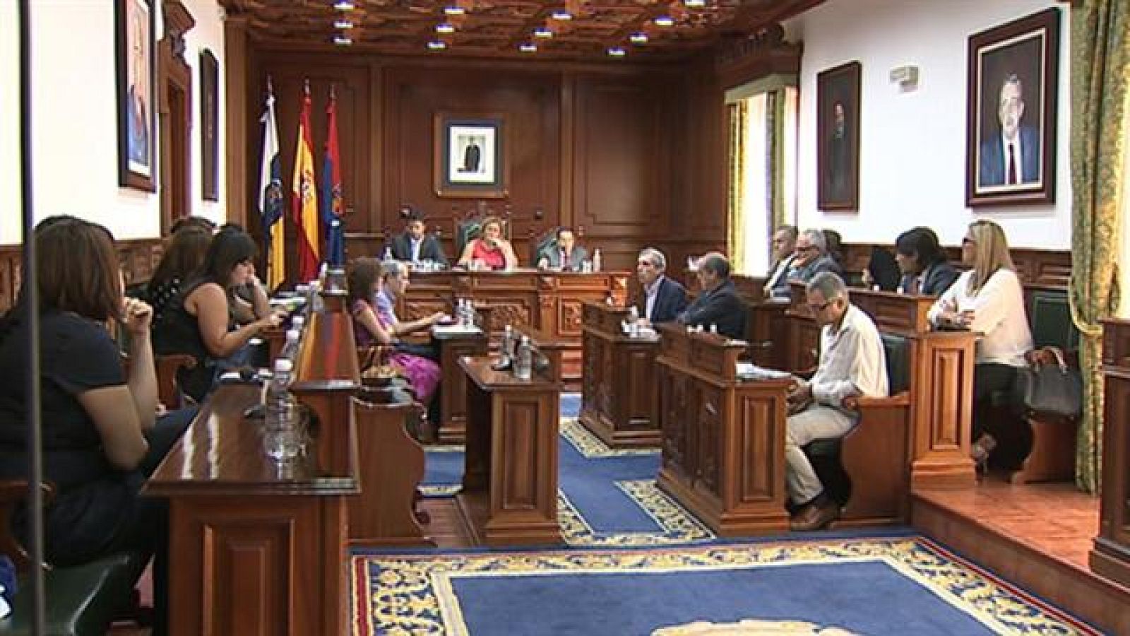 Hacienda amenaza con intervenir los ayuntamientos morosos | Ver