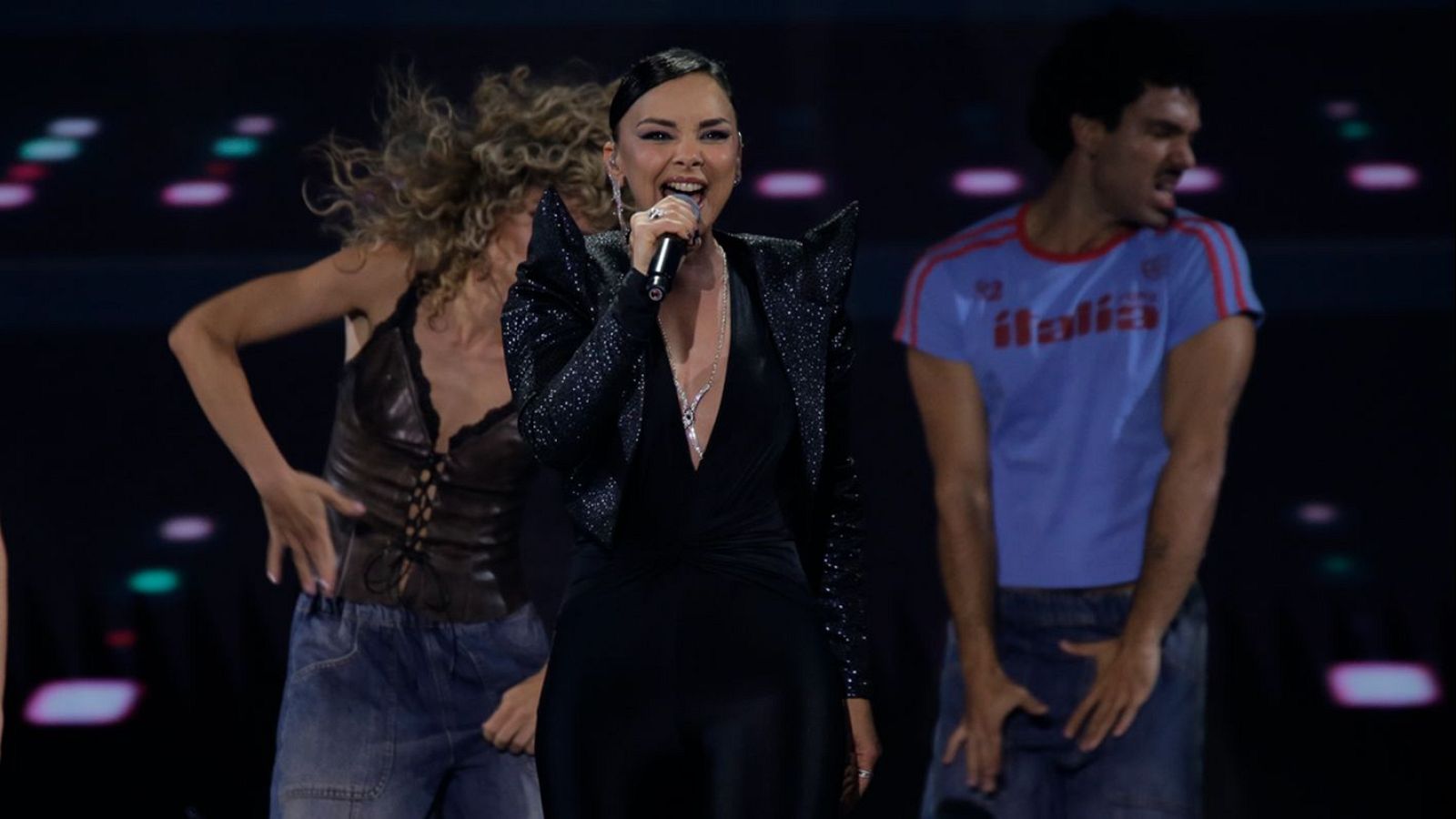 Benidorm Fest 2025 - Chenoa canta un Medley en la segunda semifinal | Ver