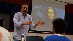 ngel Barroso: ?Lo mejor es tratar temas universales a travs de pequeas historias?