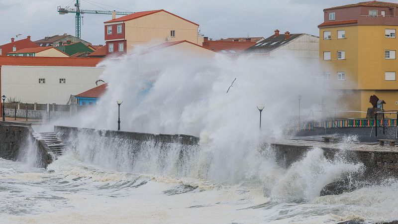 Herminia pone en alerta a más de media España, con nivel rojo en el norte peninsular por temporal marítimo