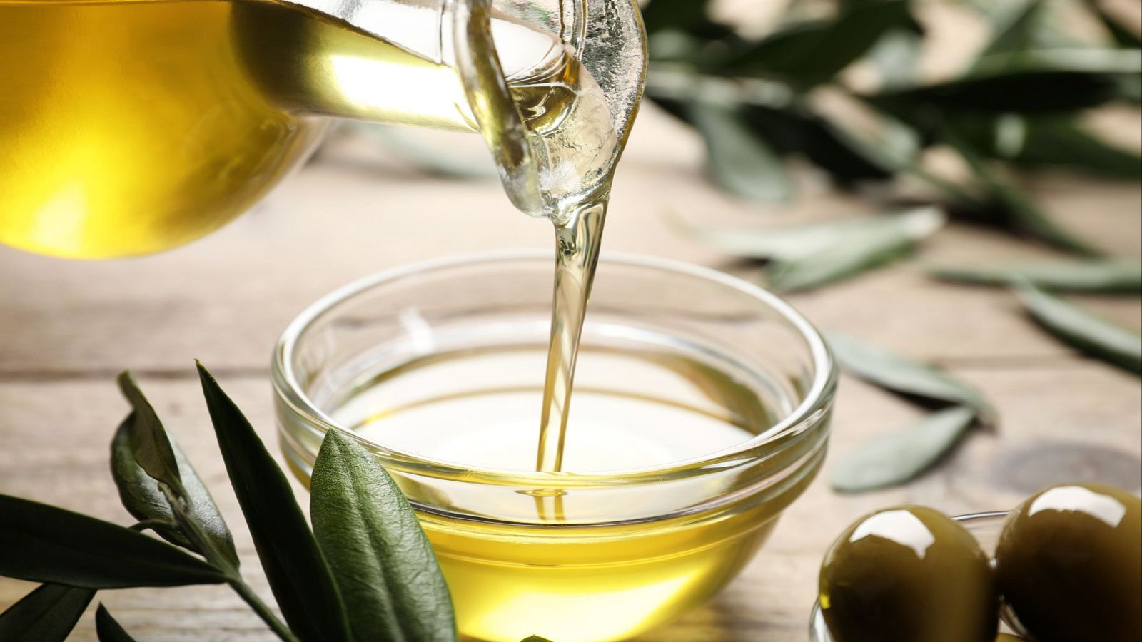 El precio en origen del aceite de oliva marca mínimos de dos años - Telediario 1 | Ver