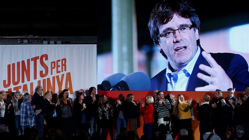 Los independentistas arrancan la campaña con Puigdemont en 'streaming' desde Bruselas y Junqueras en prisión