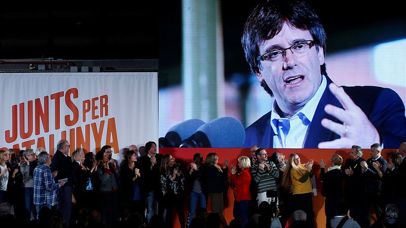 Los independentistas arrancan la campaña con Puigdemont en 'streaming' desde Bruselas y Junqueras en prisión