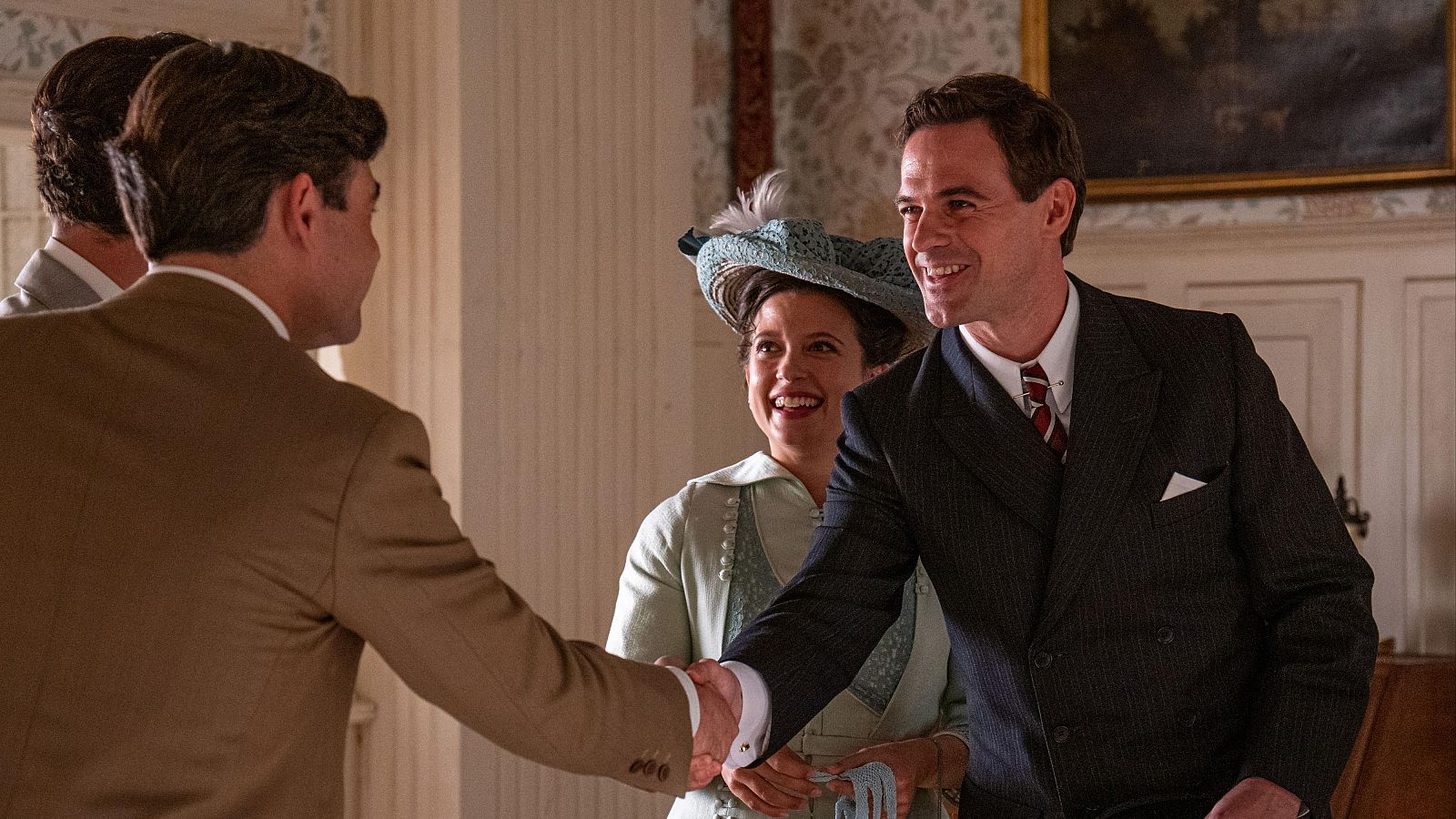 La Promesa: Martina presenta a la familia a Jacobo, su prometido - La promesa | Ver