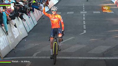 Triplete neerlands en el mundial de ciclocross en el tercer ttulo de Fem van Empel