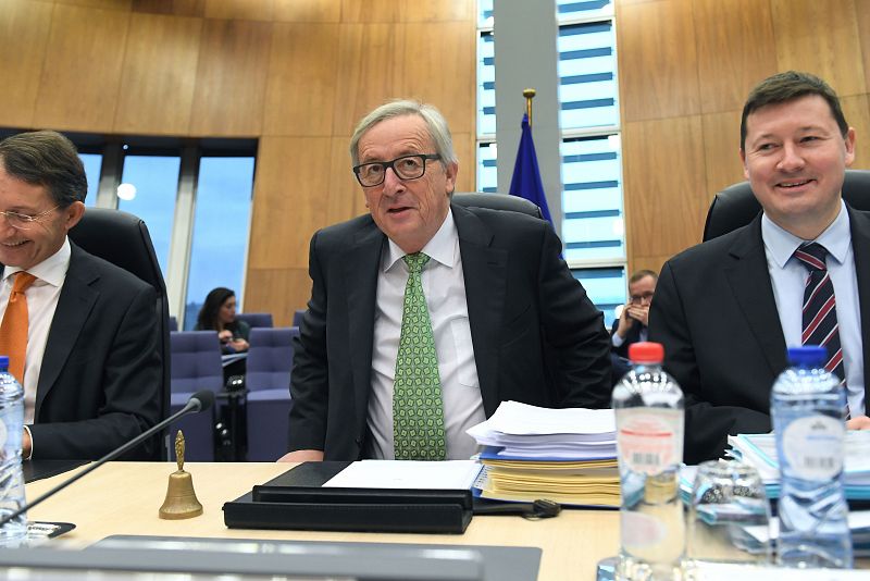 Bruselas insiste en un superministro económico para la eurozona y un fondo monetario controlado por la Eurocámara