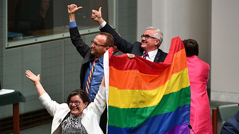 Australia aprueba legalizar las bodas homosexuales