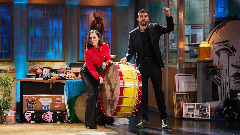 Aitana Sánchez-Gijón come kiwis a diario por culpa de Richard Gere y cuenta la historia en La Revuelta