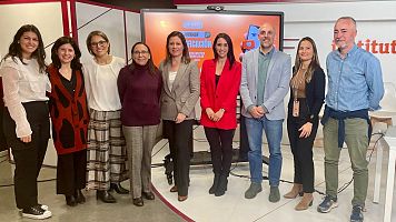 Foto de grupo de las personas participantes en la Jornada sobre Verificacin.