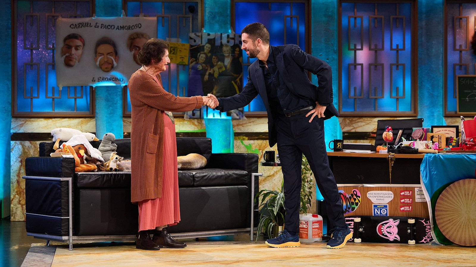 La Revuelta | Liana Romero Swirski, "una espía pata negra" 5/2/25 - La Revuelta | Ver