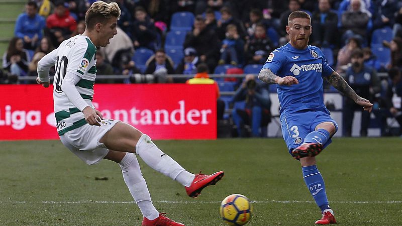 Getafe y Eibar empatan en un deslucido partido con acento japonés