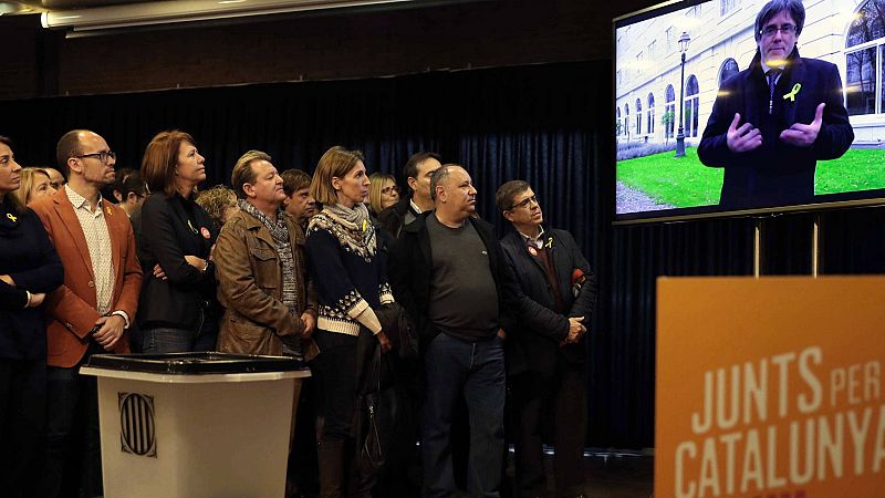 Alcaldes del PDeCAT creen que una victoria de JxCat permitirá a Puigdemont regresar y ser "restituido"