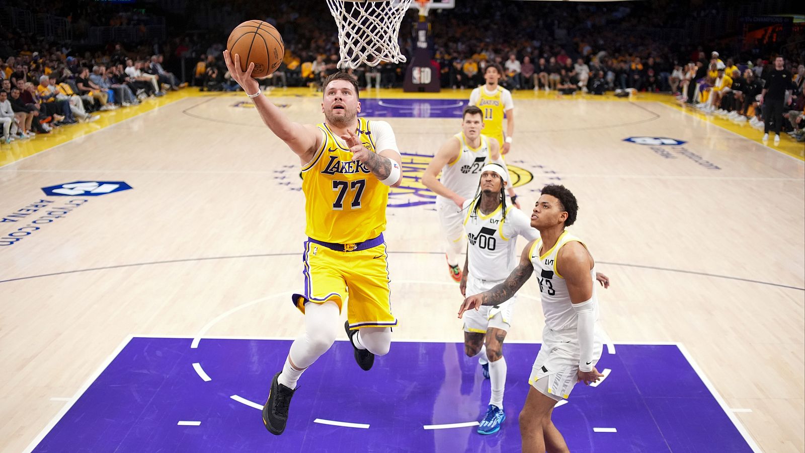 Los Ángeles se vuelca con Doncic en su debut con Lakers - Baloncesto en RTVE | Ver