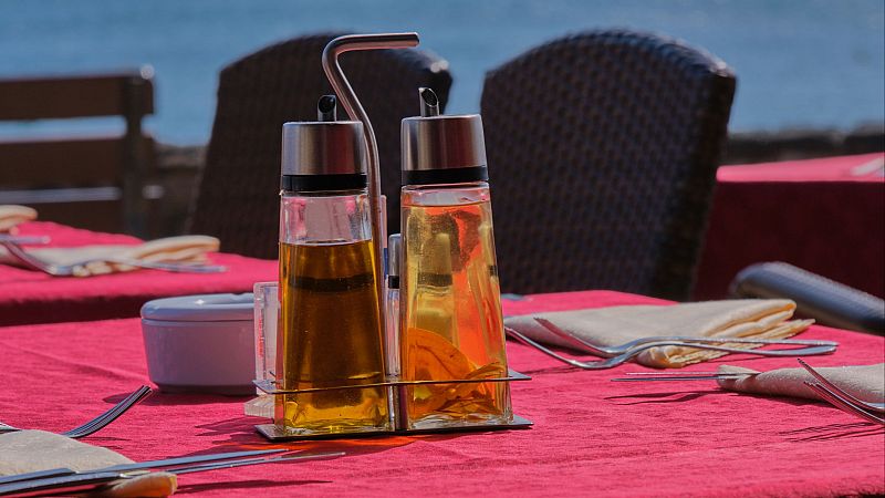 Aceiteras rellenables en restaurantes: se calcula que el 12% de la hostelería sigue usándolas pese a su prohibición