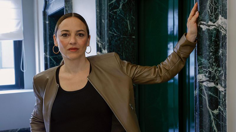 Leonor Watling: "El humor es la única manera de contar y entender la historia de España"