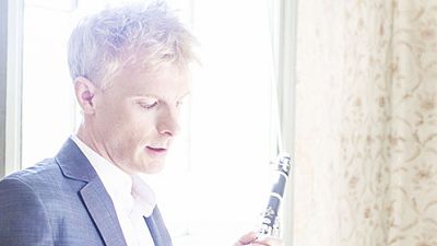 El director sueco y clarinete Martin Fröst se pone al frente de la Orquesta Sinfónica RTVE con obras de Turina , Johannes Brahms y Beethoven