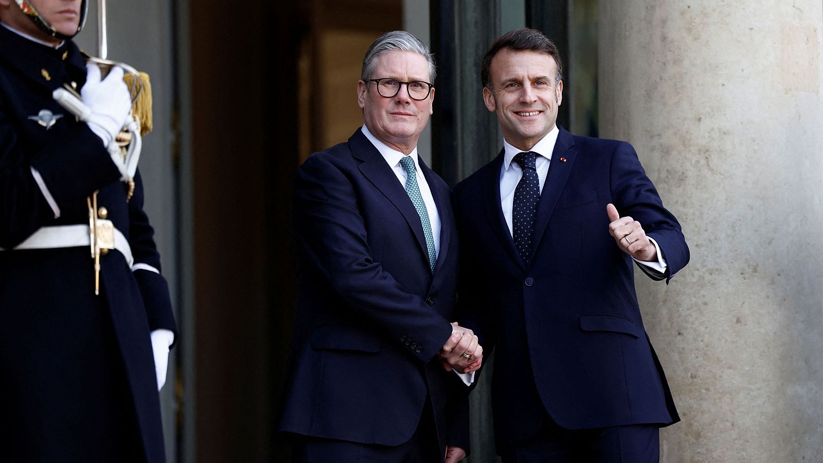 El envío de tropas de paz a Ucrania, a debate en la cumbre de París - Telediario 1 | Ver