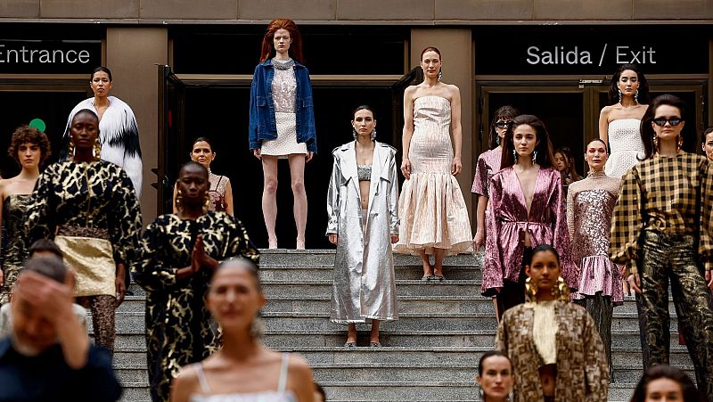 Duyos protesta contra el edadismo con modelos veteranas como Paola Dominguín, Cristina Piaget y Laura Sánchez