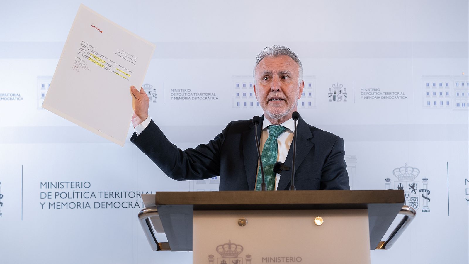 Torres presenta certificados para desmentir las acusaciones de Aldama - Telediario 1 | Ver